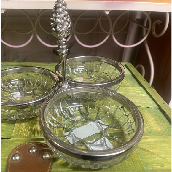 Silver Plated Vintage Grape Handle Tray Nut Dish, 3 section - Picture 3 of 5